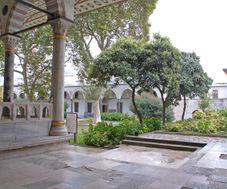 Topkapi Palace courtyard